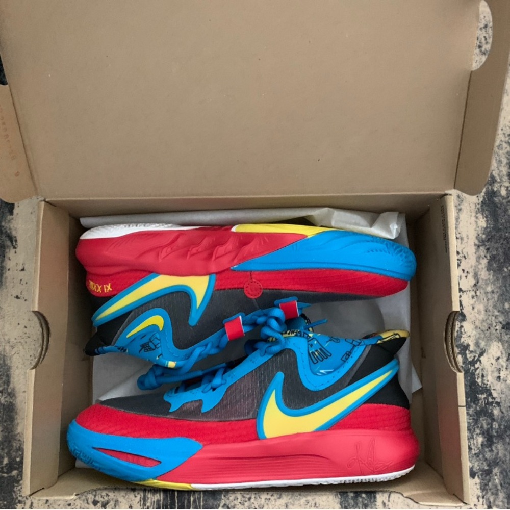 Nike Kyrie 8 Go GS Black Tour Yellow, Size 7y Basketball Shoes DQ8080 012